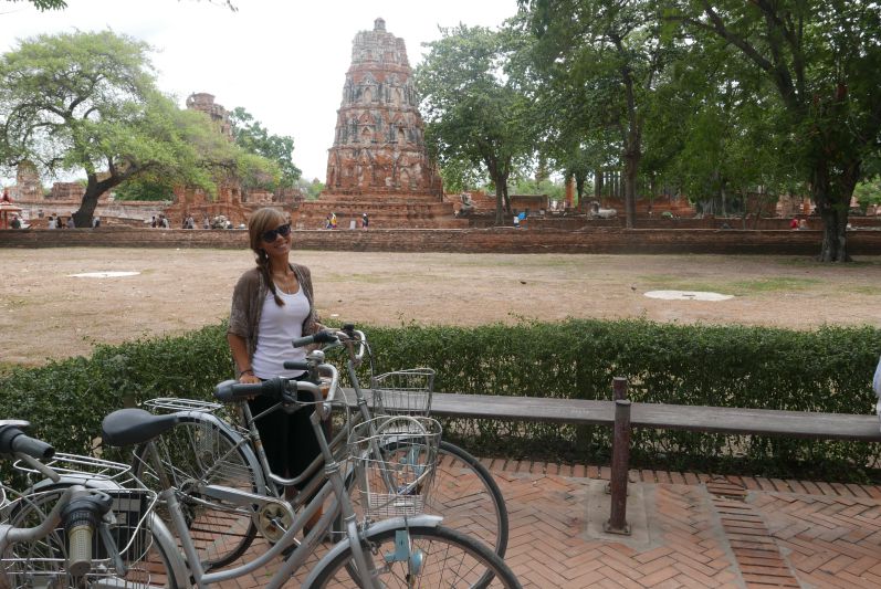 Tempelbesichtigungen machen sehr viel mehr Spaß mit dem Fahrrad - vor allem in Ayutthaya und Sukhothai