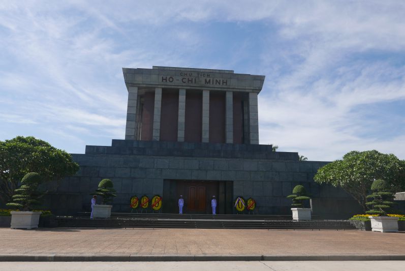 HO_Chi_Minh_Mausoleum_Hanoi_travel2eat