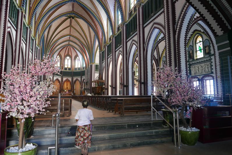 Kirche_Yangon_Myanmar_travel2eat (1)