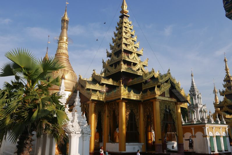 Shwedagon Paya in Yangon (Myanmar)