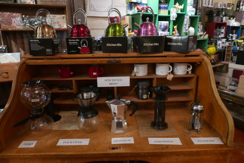 Verschiedene Kaffee-"Maschinen" bei Yahava