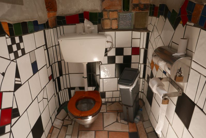 Hundertwasser_Toilette_Nordland_Neuseeland (4)