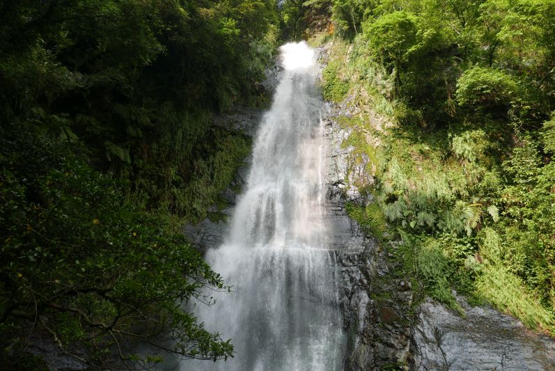 Wasserfall_groß_Yilan_travel2eat