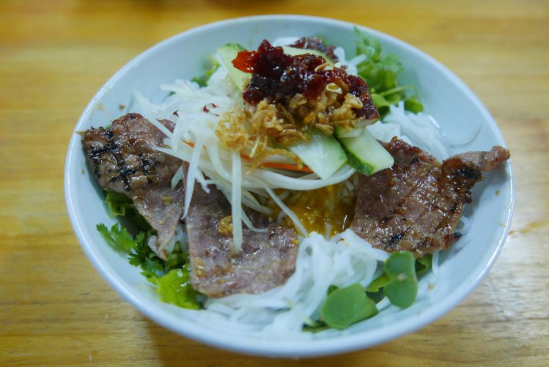 Bun Thit Nuong (eine Art reisnudel-Salat mit Schweinefleisch)